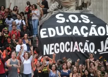 Professores anunciam greve em universidades federais a partir de amanhã