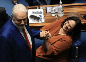 Damares Alves Elogia Jaques Wagner e Sugere Liderança em Possível Governo