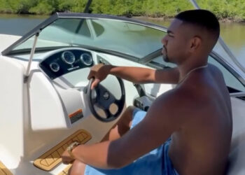 Ex-BBB Davi Brito é Criticado nas Redes Sociais por Conduzir Lancha Sem Habilitação