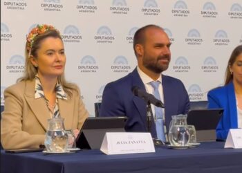 Eduardo Bolsonaro e outros deputados de direita viajam para Argentina e pedem asilo para fugitivos do 8 de janeiro