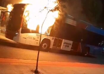 Ataque de Facção Criminosa Incendeia Ônibus Elétrico em Salvador