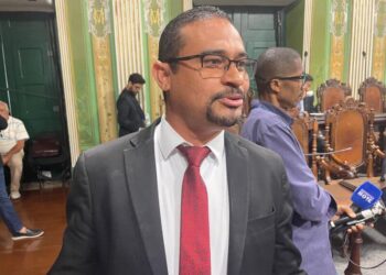 Executiva do PT de Salvador Decide Manter Vereador Tiago Ferreira Após Participação em Evento com Prefeito