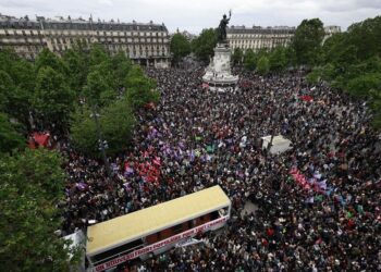 Manifestantes protestam na França após vitória da extrema direita no 1º turno das eleições