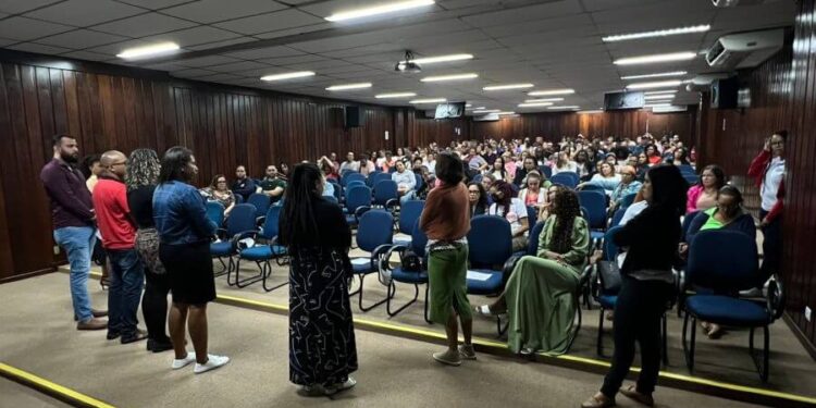 Professores tutores dialogam sobre estratégias para recomposição das aprendizagens dos estudantes