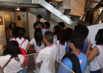 Alunos do Colégio Estadual Teixeira de Freitas visitam o Memorial da CMS