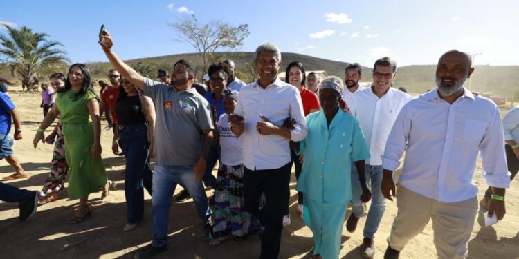 Governo baiano entrega nova infraestrutura e casas para comunidade quilombola de Seabra