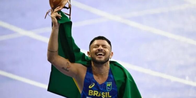 Atletismo leva mais 2 ouros com Petrúcio Ferreira e Ricardo Mendonça