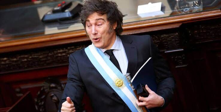 Argentina- Milei consegue vetar lei de financiamento a universidades e docentes anunciam greve