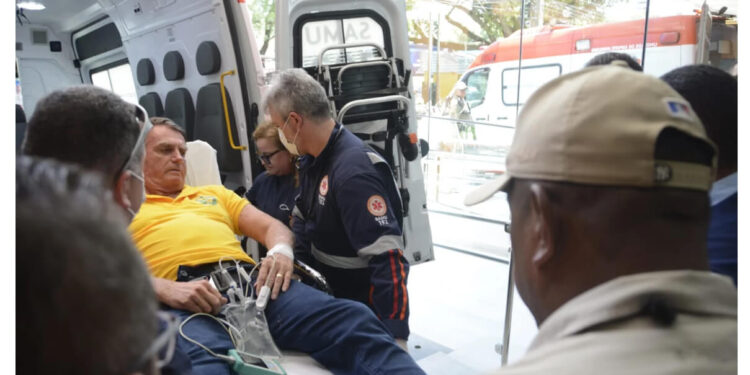 Bolsonaro é internado às pressas com fortes dores abdominais