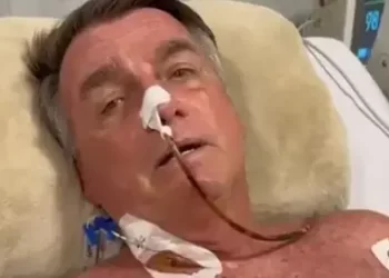 Bolsonaro apresenta piora clínica e permanece na UTI após cirurgia intestinal