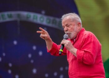 Fim de 1h de almoço com nova lei trabalhista entra em vigor e trabalhadores comemoram