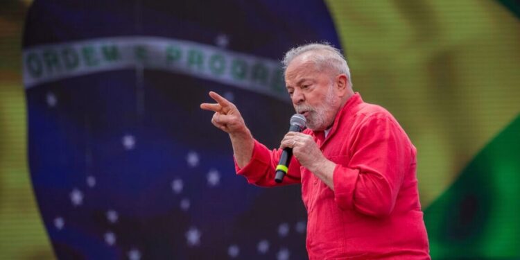 Fim de 1h de almoço com nova lei trabalhista entra em vigor e trabalhadores comemoram