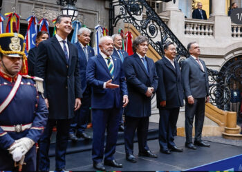 Brasil assume presidência do Mercosul e Lula visita Cristina Kirchner em prisão domiciliar