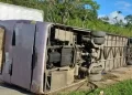 Ônibus com torcida organizada do Bahia tomba na BR-101 a caminho de Recife