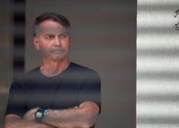 Bolsonaro não deve ir à abertura do julgamento da trama golpista, afirmam interlocutores do ex-presidente