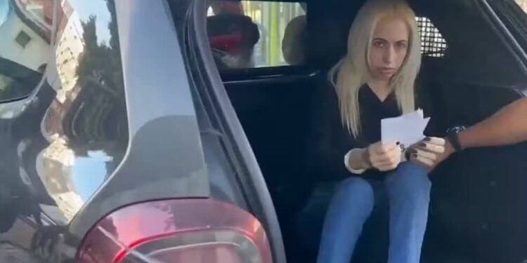 Mulher é presa suspeita de perseguição contra colega de faculdade em Salvador