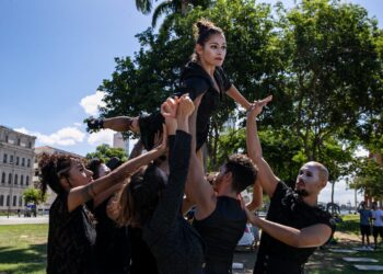 Focus Cia de Dança leva arte às ruas do Terreiro de Jesus com a performance “Trupe”