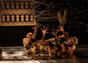 Temporada gratuita entre 21 e 30 de novembro do espetáculo DEMBWA no Teatro Gregório de Matos