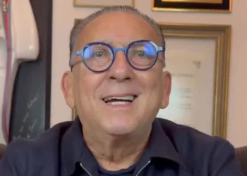 Filha de Galvão Bueno detalha internação do pai após susto no Natal