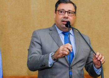 Penalva luta para modernizar o currículo das escolas estaduais