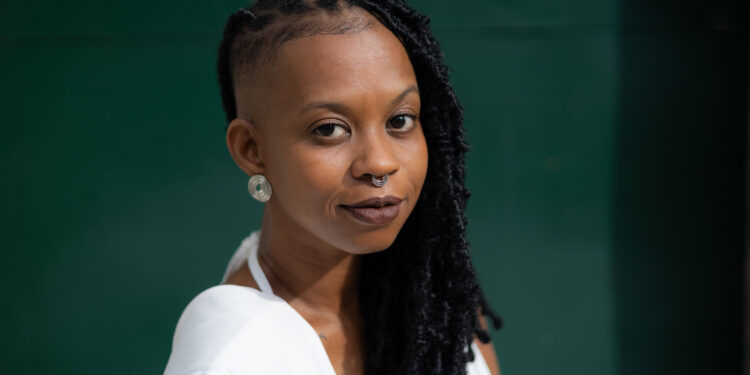 Livro Monstruosa, de Amanda Julieta, será lançado dia 28 de fevereiro no MUNCAB