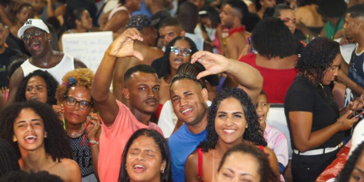 Carnaval em Paripe movimenta economia e deixa população animada com a geração de renda durante o período