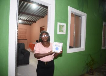 Prefeitura entrega 147 casas reformadas e transforma a vida de famílias em Cajazeiras XI