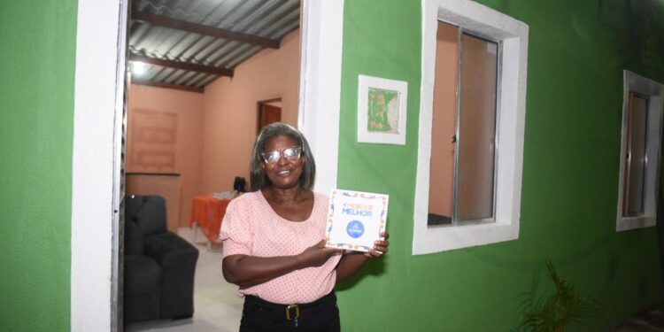Prefeitura entrega 147 casas reformadas e transforma a vida de famílias em Cajazeiras XI