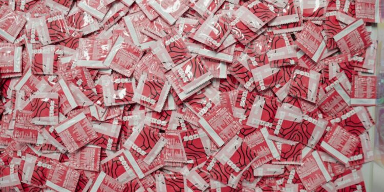 Em apenas quatro dias, Salvador chega a 1,7 milhão de preservativos distribuídos e já supera todo o Carnaval de 2025