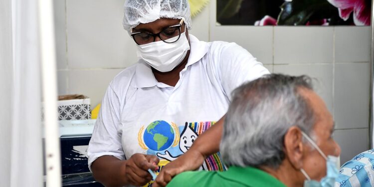 Como diferenciar dengue, gripe e covid? Infectologista da SMS esclarece principais sintomas.