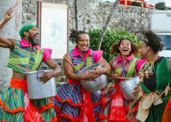 Espetáculo musicado e bilíngue “Fala, Ìbejì” ocupa praças de Salvador de 27 de março a 12 de abril
