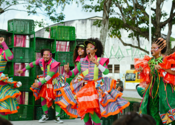 Praças São Brás e Campo Grande recebem o espetáculo “Fala, Ìbejì”
