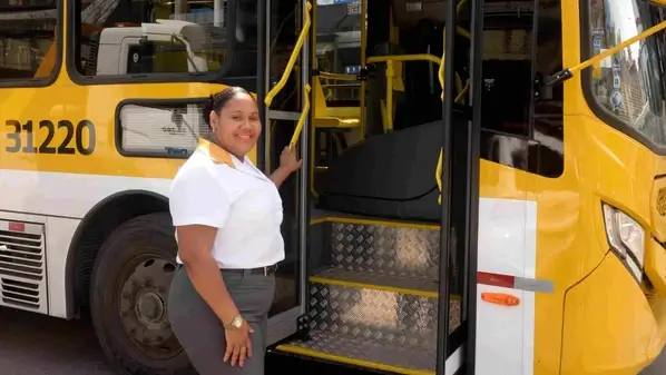 SALVADOR TERÁ ÔNIBUS OPERADOS POR MULHERES DURANTE A COPA DO MUNDO DE 2027