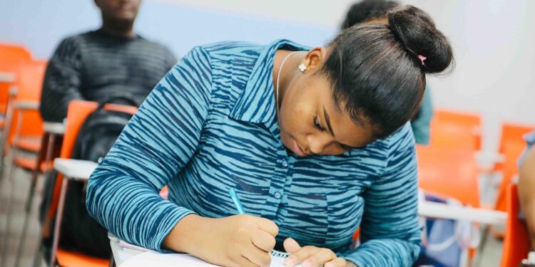 Prefeitura abre 105 vagas em cursos gratuitos de qualificação com foco na inclusão feminina e setor logístico