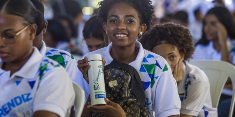 600 jovens iniciam formação profissional em projeto da Prefeitura de Salvador