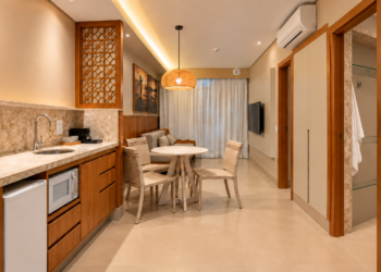 Village Itaparica inaugura apartamento pronto e decorado no prédio da multipropriedade
